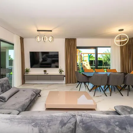 5 Bedroom Cozy In