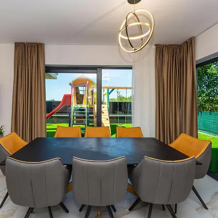 5 Bedroom Cozy In Dom wakacyjny