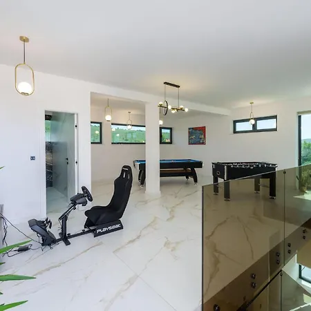 5 Bedroom Cozy In Dom wakacyjny