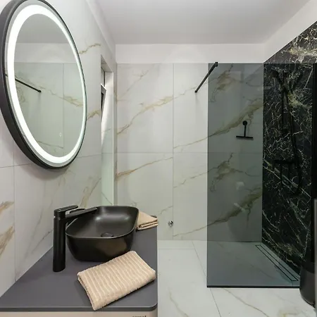 Dom wakacyjny 5 Bedroom Cozy In Sukošan