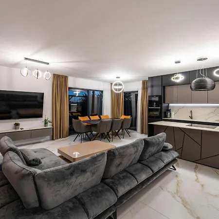 5 Bedroom Cozy In