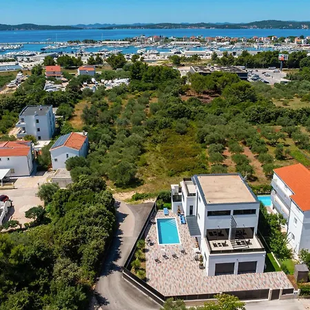 5 Bedroom Cozy In Dom wakacyjny *