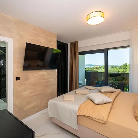 5 Bedroom Cozy In 度假居 Sukošan