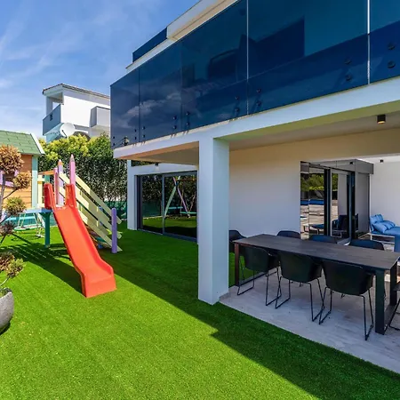 5 Bedroom Cozy In